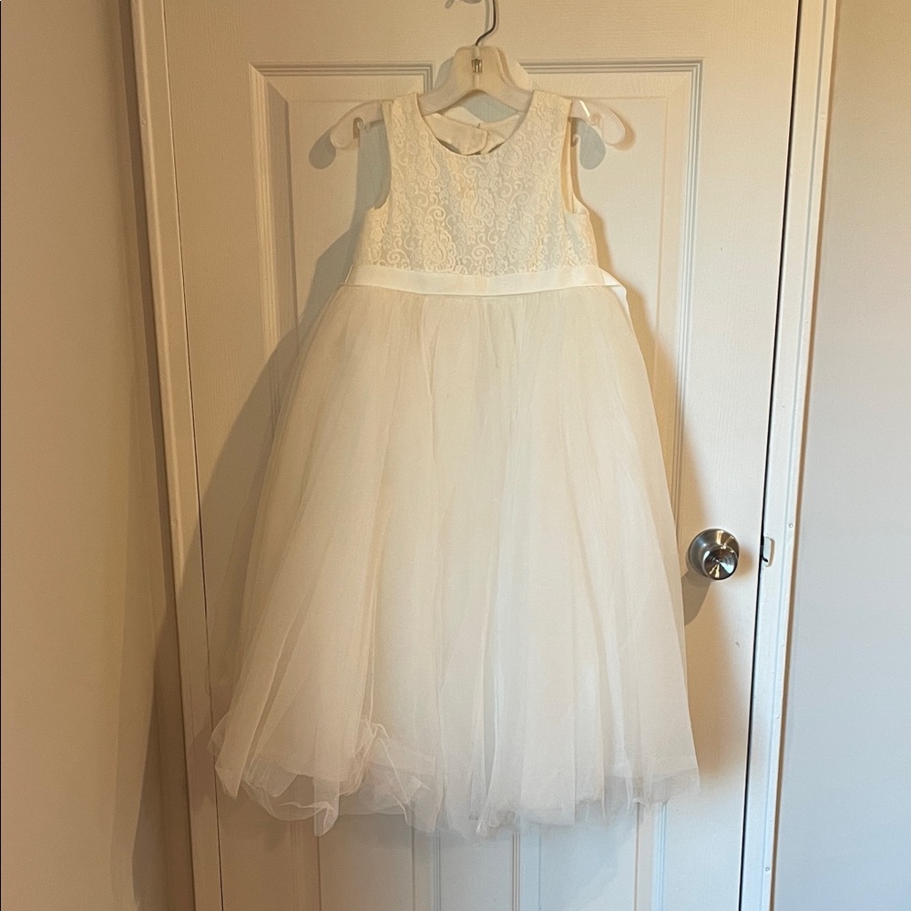 Girls Elegant White Lace & Tulle Dress
